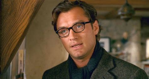 jude law glasses the holiday